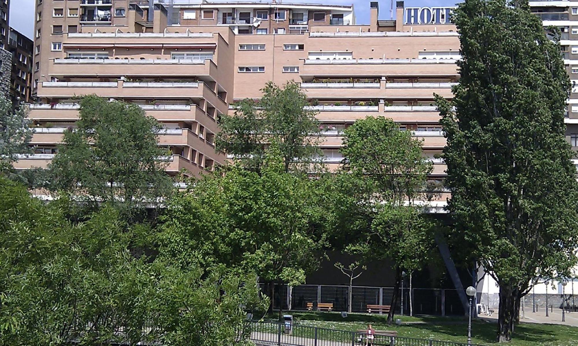 Hotel Armine Basauri Bagian luar foto